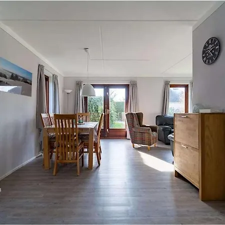 Holiday home One-bedroom Ouddorp